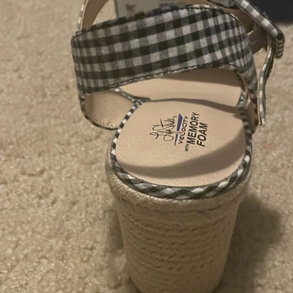 Lifestride Memory Foam Sandal. New in box. Black and white checked. - Picture 3 of 7